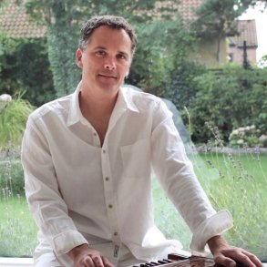 YIN yoga og den smukkeste meditative koncert med Kristian Thorsager den 25. maj 2025 - UDSOLGT